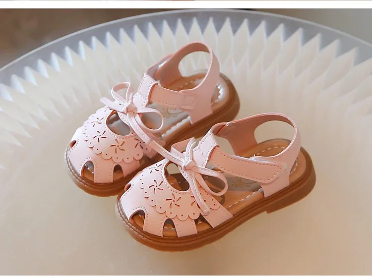 Summer Girls Flat Sandals Hollow Breathable Comfortable Upper Buckle Decoration Soft Bottom Non-slip Children's Shoes