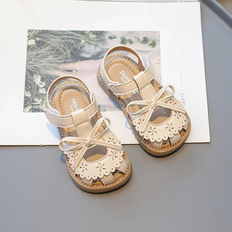 Summer Girls Flat Sandals Hollow Breathable Comfortable Upper Buckle Decoration Soft Bottom Non-slip Children's Shoes