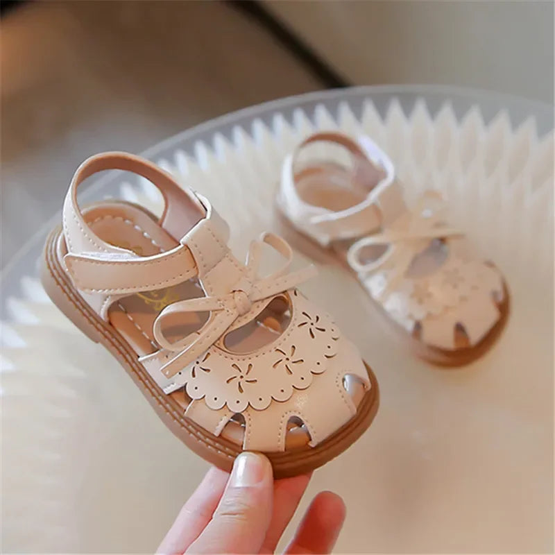 Summer Girls Flat Sandals Hollow Breathable Comfortable Upper Buckle Decoration Soft Bottom Non-slip Children's Shoes