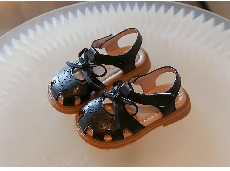 Summer Girls Flat Sandals Hollow Breathable Comfortable Upper Buckle Decoration Soft Bottom Non-slip Children's Shoes