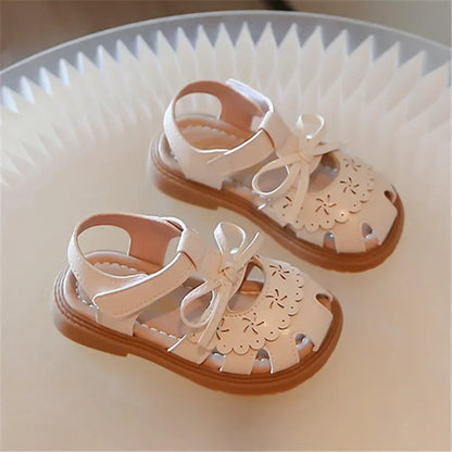 Summer Girls Flat Sandals Hollow Breathable Comfortable Upper Buckle Decoration Soft Bottom Non-slip Children's Shoes